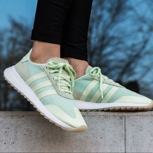 *Last Chance* Neon Runner Adidas ❄️